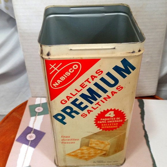 ❌❌Sold❌❌Metal Canister Nabisco Premium Saltine Crackers Tin Box Vintage 1969 - Picture 12 of 12